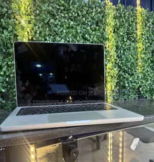 Laptop Apple MacBook Pro 2021 M1 16GB Apple M1 Pro SSD 512GB