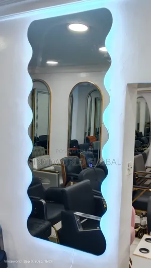 Stylish Salon Mirror With Led Light