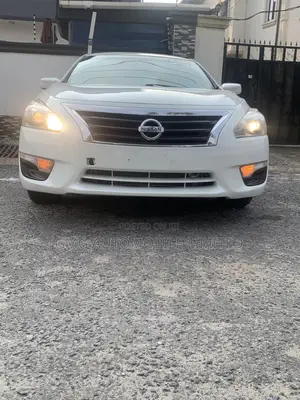 Nissan Altima 2.5 2011 White