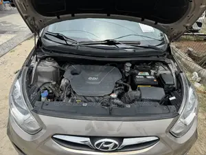 Hyundai Accent SE 2013 Brown