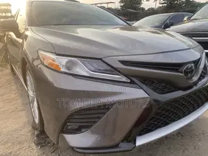 Toyota Camry XLE FWD 2020 Gray