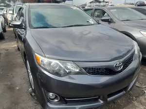 Toyota Camry SE 4dr Sedan (2.5L 4cyl 6A) 2013 Gray