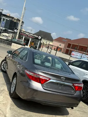 Toyota Camry LE 4dr Sedan (2.5L 4cyl 6A) 2016 Gray