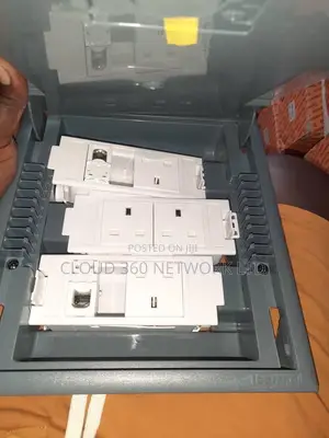 Legrand 3 Compartment Floor Box