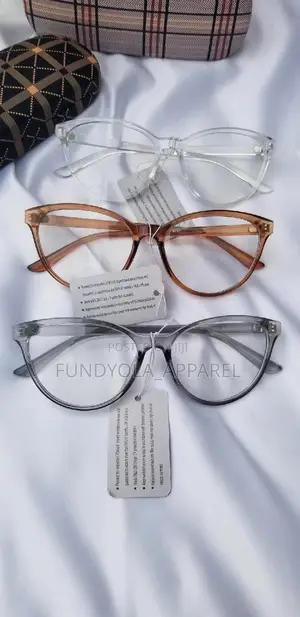 Extra Clear Female Eyeglasses