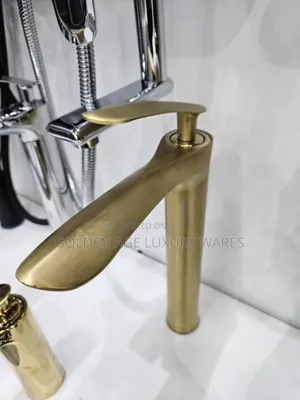 Long Leaf Head Brush Gold Basin Mixer