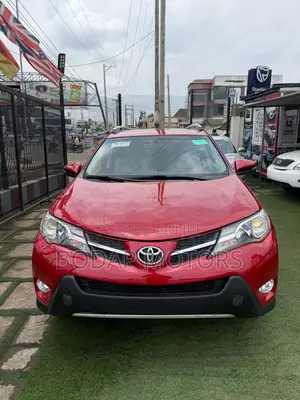 Toyota RAV4 XLE 4dr SUV AWD (2.5L 4cyl 6A) 2014 Red