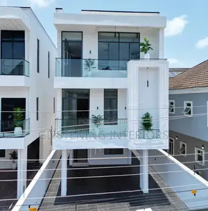 Frameless Balcony 10mm Tempered Glass And A Black Profile.