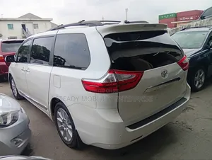 Toyota Sienna Limited Premium 7 Passenger (3.5L 6cyl 8A) 2017 White