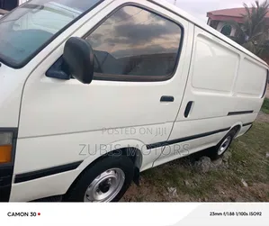 Toyota HiAce 2000 White
