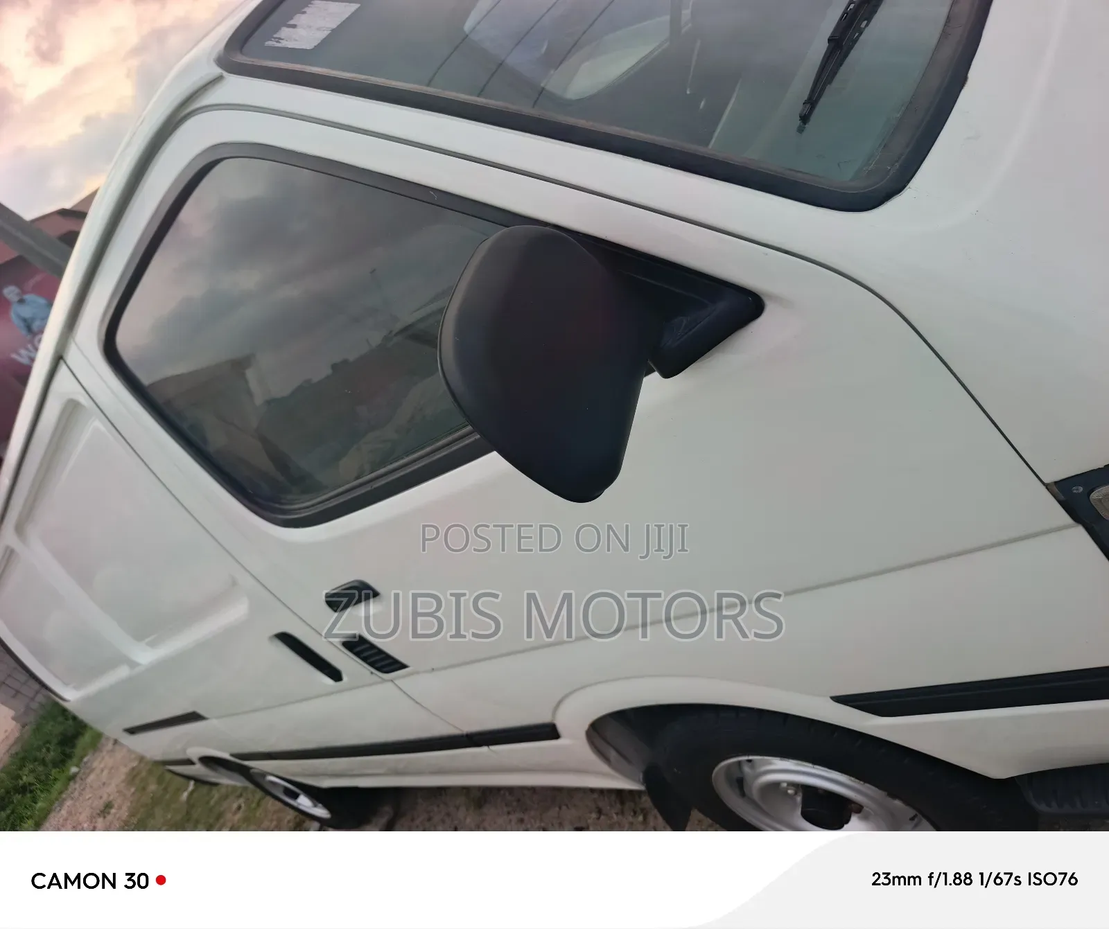 Toyota HiAce 2000 White