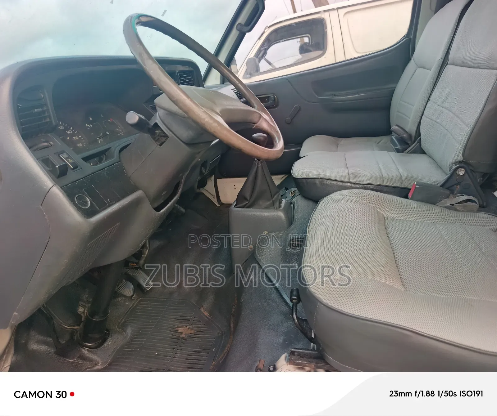 Toyota HiAce 2000 White