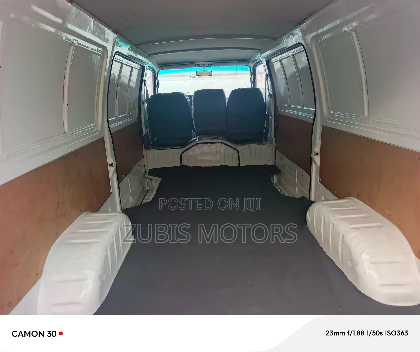 Toyota HiAce 2000 White
