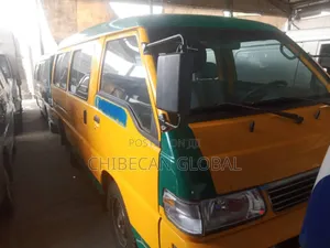 Mitsubishi L300 2010 Yellow
