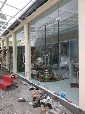 Show Glass/ Glass Door