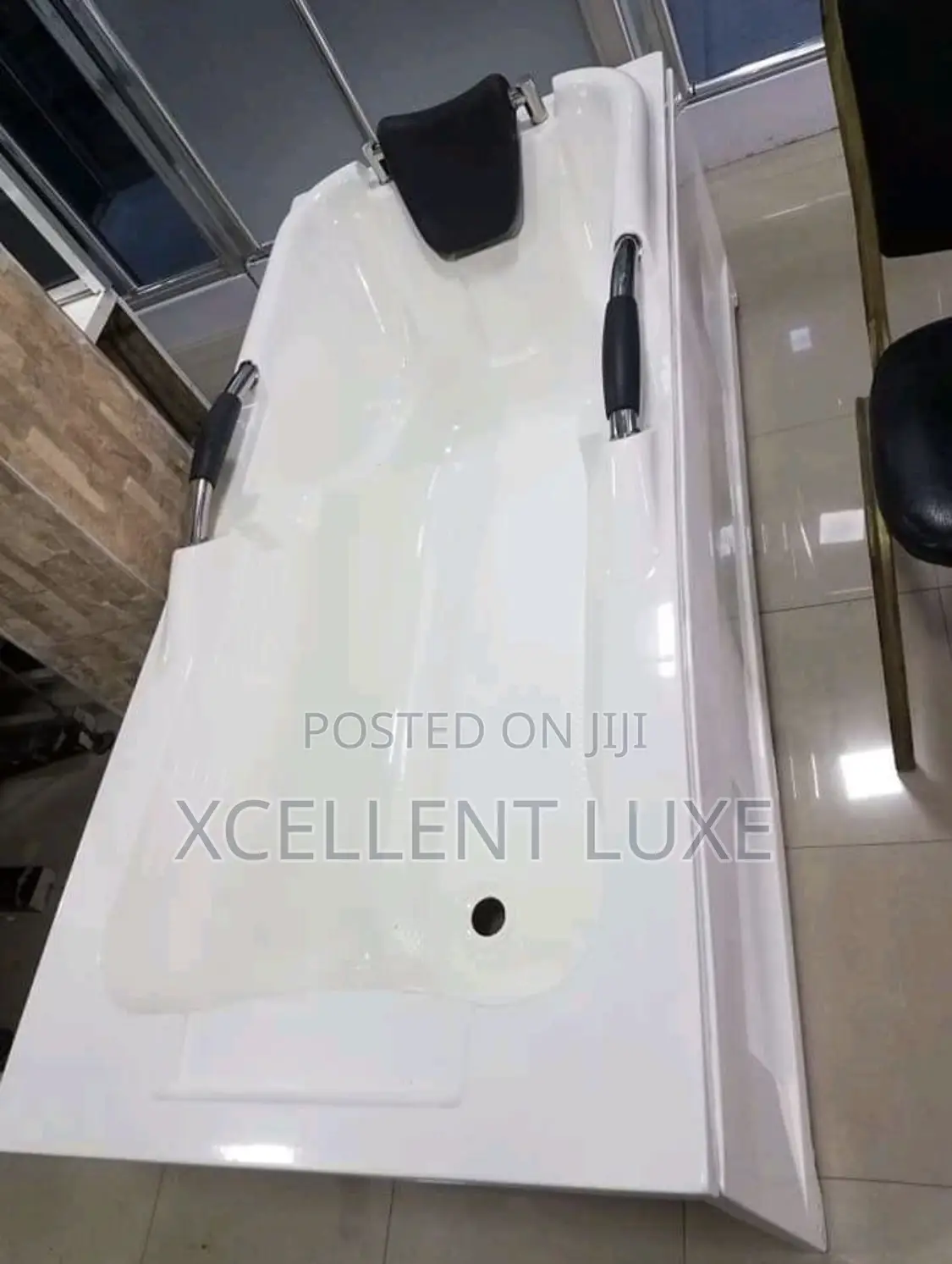 Executive Fiber Bathtub