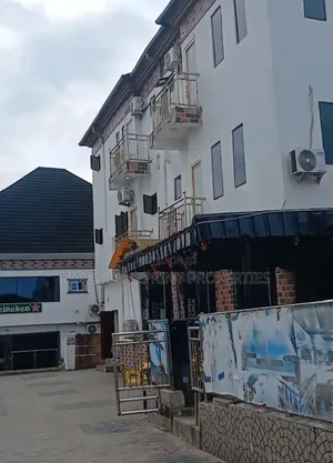 26 Rooms Hotel With Swimming Pool for Sale in Warri Delta State