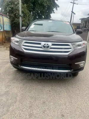 Toyota Highlander SE 2012 Red