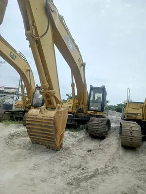 345 Cat Escavator