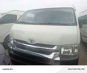 Toyota HiAce 2017 White