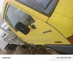 Mazda E2000 2000 Yellow