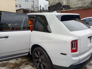 New Rolls-Royce Cullinan Black Badge 2024 White