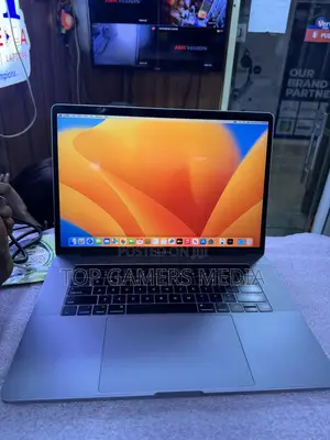 Laptop Apple MacBook Pro 2017 16GB Intel Core I7 SSD 1T
