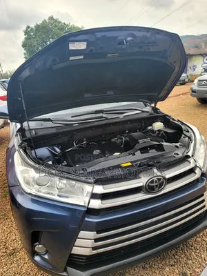 Toyota Highlander XLE 4x2 V6 (3.5L 6cyl 8A) 2018 Blue