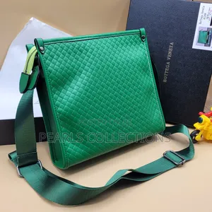 Original Bottega Veneta Luxury Cross Bags for Men