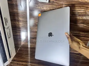 Laptop Apple MacBook Pro 2018 16GB Intel Core I7 SSD 512GB