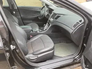 Hyundai Sonata SE 2.0T Sedan FWD (2.0L 4cyl 6A) 2011 Black