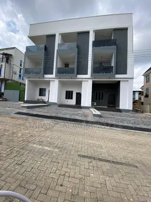 5bdrm Townhouse/Terrace in Basorun for Sale