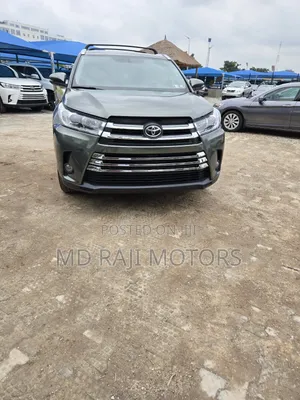 Toyota Highlander XLE 4x2 V6 (3.5L 6cyl 8A) 2018 Green
