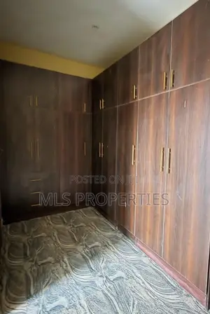 4bdrm Townhouse / Terrace in Mabushi for rent