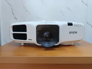Epson Powerlite 5520w 5500  Lumens 3 Lcd Projector