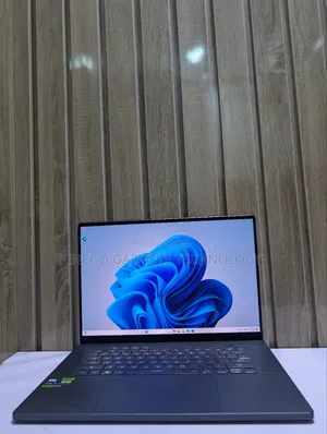 Laptop Asus ROG Zephyrus G16 16GB Intel Core Ultra 9 SSD 1T
