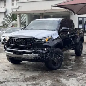 New Toyota Hilux 2025 Black