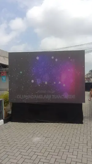 Seamless Outdoor Screen