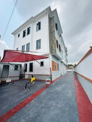 3bdrm Apartment In Surulere Lagos For Sale