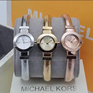 Michael Kors Chain for Ladies With Luxury Box
