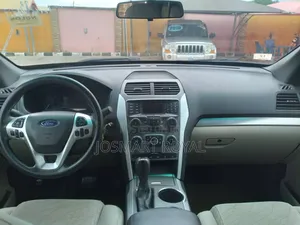 Ford Explorer Base 4dr FWD (3.5L 6cyl 6A) 2013 Gray