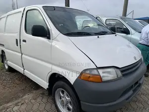 Toyota Grand HiAce 2005 White