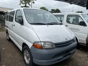 Toyota HiAce 2004 White