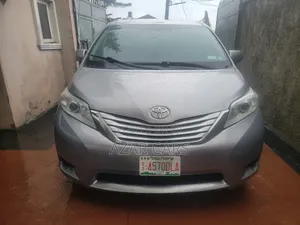 Toyota Sienna Limited AWD 7-Passenger 2013 Gray