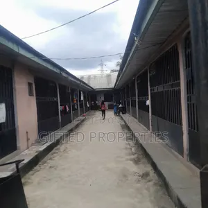 Hostel: 31 Units of Selfcontain With Gud Light in Alakahia Uniport