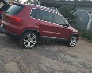Volkswagen Tiguan S with Sunroof 2013 Red