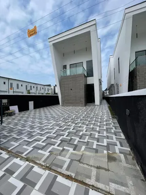 5bdrm Duplex in Chevron for sale