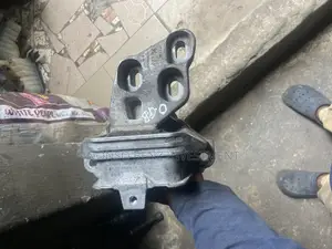 Gearbox Mount/Seat Cla, Gla