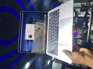 Laptop Apple MacBook Pro 2017 16GB Intel Core I7 SSD 512GB