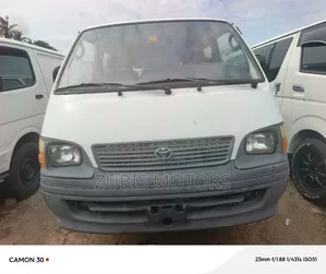 Toyota HiAce 2000 White